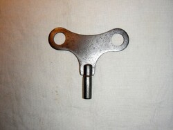 Faloióra felhúzó kulcs