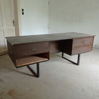 Retro tanári asztal, szocreál katedra, iskolai fa - fém, nagyméretű