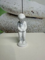 Fehér Porcelán Meztelen Pisilő Kisfiú A149