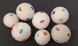Karácsonyfadísz csomag, 7 db 5-6 cm retró hungarocell gömb ékköves