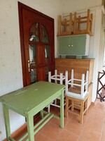 Régi-retró konyhai bútorok,15  darab egyben.Karosláda-lóca,hokedli,asztal,láda,szekrény.