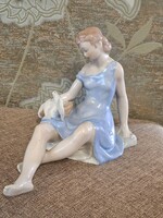 Drasche Kőbányai Porcelán Galambot etető lány, kézifestésű