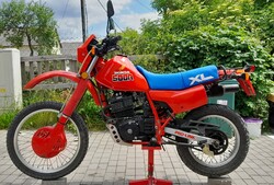 1985-ös gyártású RFVC motorral szerelt Honda XL 500R-F pd-05  Osztrák papiros
