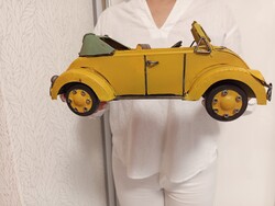 Retro stílusú Volkswagen Bogár kabrió, 30 cm hosszú és 12 cm magas.
