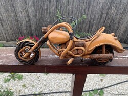 Fából készült motor