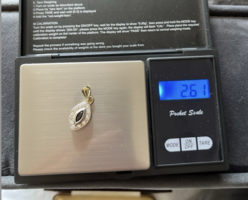 14 karatos medál - 585 sárga arany és fekete kö (onix)