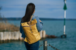 RE'A dizájn Summer Yellow rolltop hátizsák – M méret