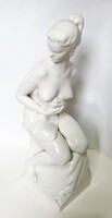 Fürdés után. Porcelán akt nagy méret. Oláh Sándor képzőművész alkotása 1959.