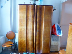 Art deco ruhásszekrény