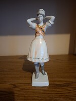 Hollóházi porcelán nagy méretű kazári népviseletes lány, nő. 30 cm. Hibátlan. Jelzett