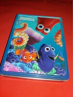 Retro DISNEY - PIXAR MESE filmes fém lemez tárolódoboz SZENILLA nyomában 21 x 16 x 5 a képek szerint