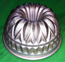 Antik fém szép állapotú kuglóf kör mintás sütőforma 21 x 11 cm falra akasztható füles képek szerint