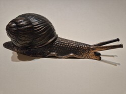 Jelzett bronz csiga hamutartó 19 cm hosszú