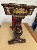 Kínai varró asztalka 19 század nagyon szép állapotban restaurált!