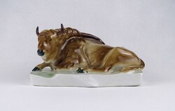 1V673 Zsolnay fekvő bika porcelán szobor