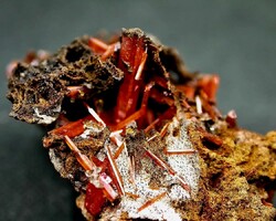 Vilagritkaság!! Nyers ásvány rög krokoit 118 gr Ausztrália/ Tasmania/ Dundas