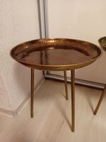 Gyönyörű, indiai fém asztal, egyedi  felülettel,46 cm magas