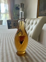 Szőlő díszüveg benne tokaji bor és kékfrankos
