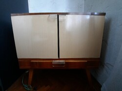 Retro világítós bárszekrény