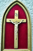 13.) Antik, CSONT Jézus Krisztus (8.7 cm), kereszt, Korpusz 25.5 cm-es ovális fa keretben! Impozáns