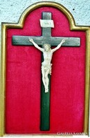 43. Antik, CSONT Jézus Krisztus, Korpusz (12.2 cm), 36 cm-es barokk aranyozott fa keretben! impozáns