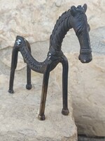 Különleges bronz ló szobor.