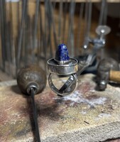 Ezüst gyűrű + Lapis Lazuli feldrágakő egyedi készítésű 59-es méret.