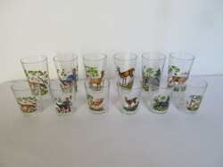 RÉGI,JELZETT, 12 DB ERDEI ÁLLATOKAT ÁBRÁZOLÓ ÜVEG POHÁR. ALKUKÉPES!