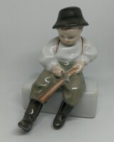 Zsolnay porcelán botfaragó kisfiú!