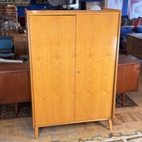 Retro csehszlovák kétajtós századközepi Tatra Nabytok ruhásszekrény
