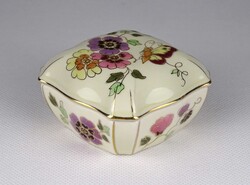 1W137 Régi, pillangó mintás, vajszínű Zsolnay porcelán bonbonier
