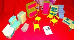 Minőségi vintage BABAHÁZAS PLASZTIK bababútor 10cm babákhoz tárolótáskában 14db-os a képek szerint