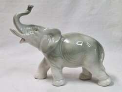 Nagyobb méretű szép festésű német porcelán elefánt figura hibátlan állapotban 18 cm. hosszú