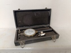 Antik mérő műszer jármű szerszám dobozában műszaki régiség 486 9909