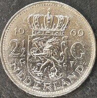 Hollandia 2½ gulden, 1969 Verdejel: ''kakas'' baloldalt a névérték mellett