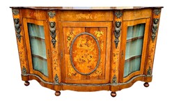 Lenyűgöző XVI.Lajos stílusú komód intarziás díszítéssel és bronz figurákkal B219