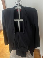 HUGO BOSS SÖTÉTKÉK ÖLTÖNY  52-es