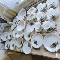 Fehér alapon gyümölcs mintás   új Luminarc készlet eladó! 28 db-os