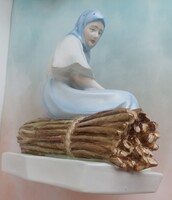 Zsolnay porcelán rőzsén ülő asszony!
