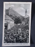 Régi  képeslap Néptömegek a sümegi Mária nevenapi nagybúcsún 1949