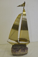 Réz vitorlás hajó ásvány talapzaton A276