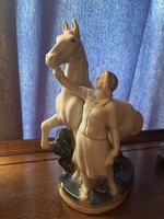 Lovas témájú porcelán szobor