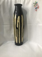 Retró feltehetően Illés váza fekete alapon sárgás csurgatott máz  36 cm magas