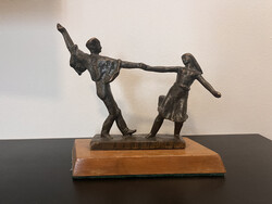 Olcsai-Kiss Zoltán táncoló pár szobor