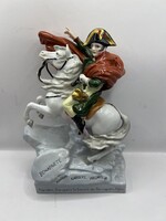 Kelet-német porcelán Napoleon figura, "Napoleon átlovagol az Alpokon". 6336