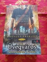 Cassandra Clare : Üvegváros ( A végzet ereklyéi 3)