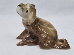 Ritka Zsolnay fülét vakaró kutya porcelán figura hibátlan állapotban 7 cm. magas