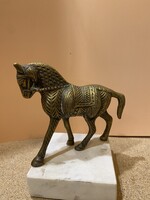 Ló szobor bronzból, szecessziós, 20 x 16 cm-es nagyságú. 6379
