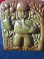 Népi régi kulacs, " a pipázó gazda" 17 cm magas