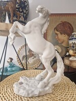 Hatalmas porcelán ló szobor